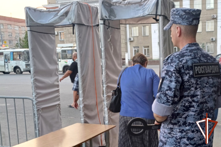 Сотрудники Росгвардии обеспечили правопорядок во время празднования Дня России в Курганской области