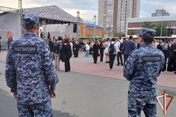 Росгвардейцы обеспечили безопасность выпускных вечеров и Дня молодежи в Зауралье
