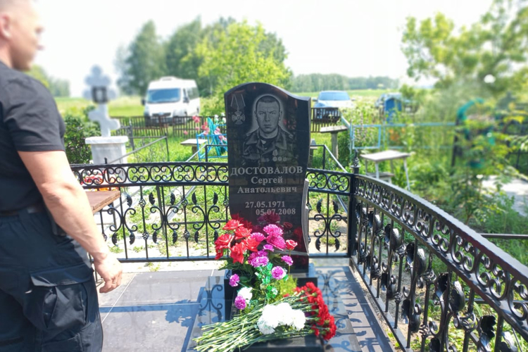 В Зауралье офицеры СОБР почтили память погибшего на Северном Кавказе 16 лет назад  боевого товарища