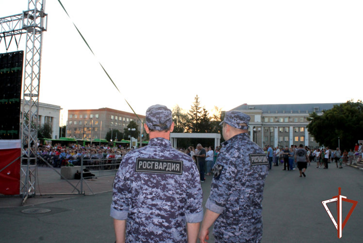 Представители Росгвардии приняли участие в обеспечении правопорядка на фестивале «От Востока до Запада» в Кургане