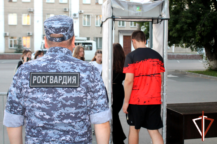 Сотрудники Росгвардии обеспечили безопасность на масштабном музыкальном фестивале в Кургане
