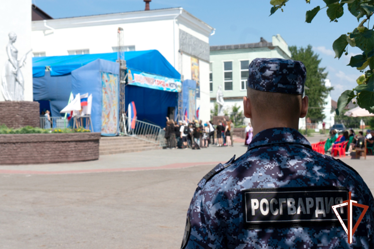 Росгвардейцы обеспечили правопорядок на праздничных мероприятиях в Зауралье