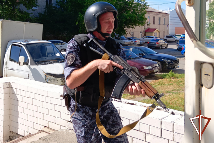 Сюжет о служебных буднях сотрудников вневедомственной охраны Росгвардии вышел на курганском ТВ (видео)