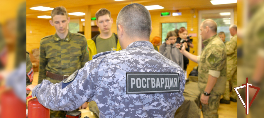 Юные патриоты Зауралья познакомились со службой росгвардейцев (видео)