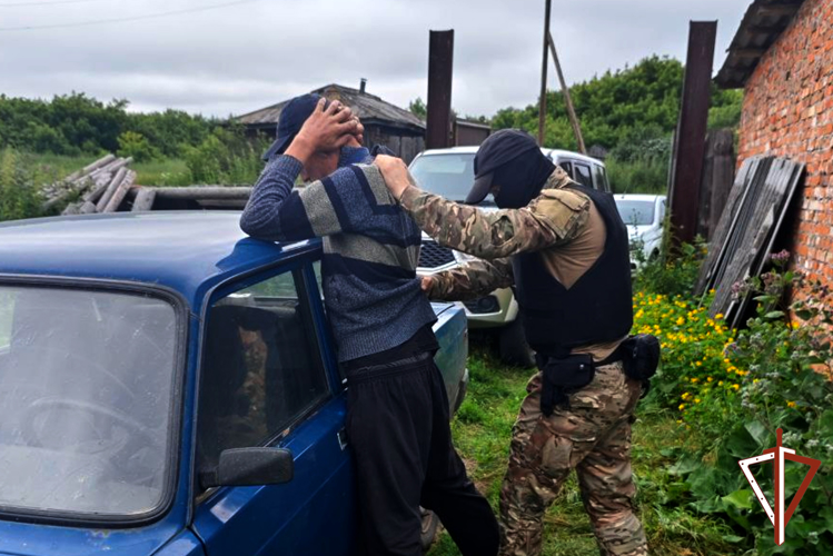 В Курганской области при поддержке СОБР Росгвардии пресечена деятельность крупной нарколаборатории (видео)