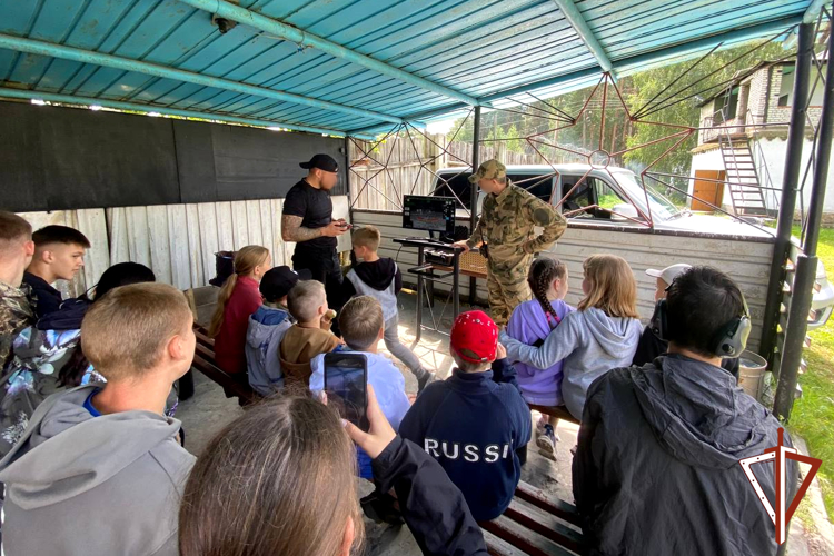 День со спецназом провели дети росгвардейцев в Зауралье