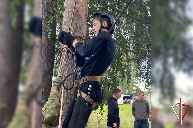 День со спецназом провели дети росгвардейцев в Зауралье