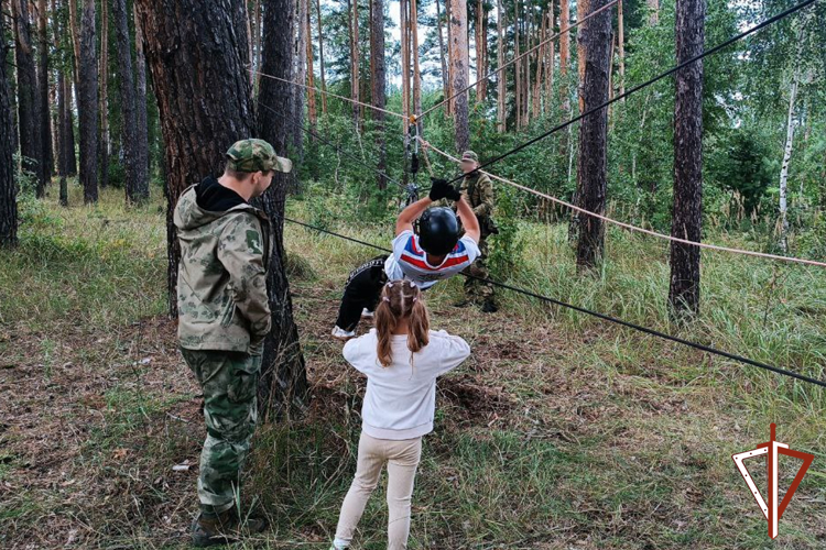 День со спецназом провели дети росгвардейцев в Зауралье