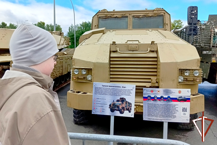 Росгвардейцы выполнили задачи по обеспечению безопасности выставки трофейной техники в Кургане