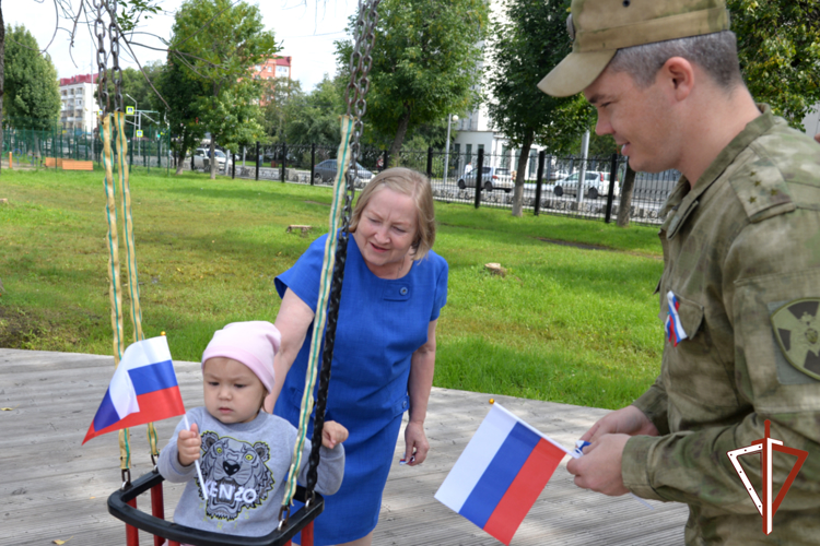 В Зауралье росгвардейцы присоединились к патриотической акции  «С флагом на сердце»