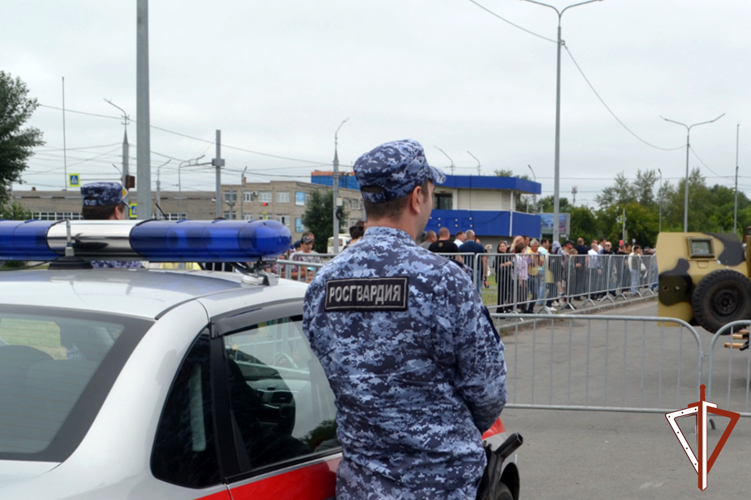 Росгвардейцы выполнили задачи по обеспечению безопасности  выставки трофейной техники в Кургане