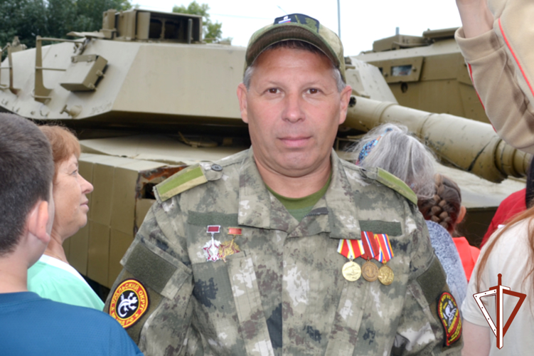 Росгвардейцы выполнили задачи по обеспечению безопасности выставки трофейной техники в Кургане