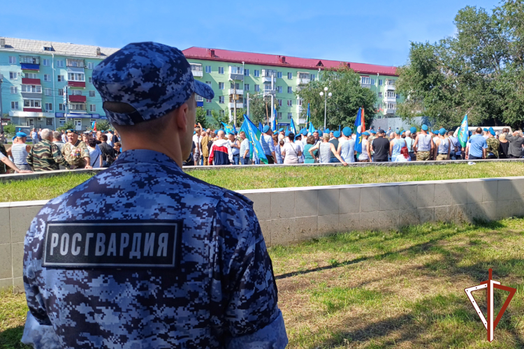 Безопасность праздничных мероприятий в Зауралье обеспечили представители Росгвардии 