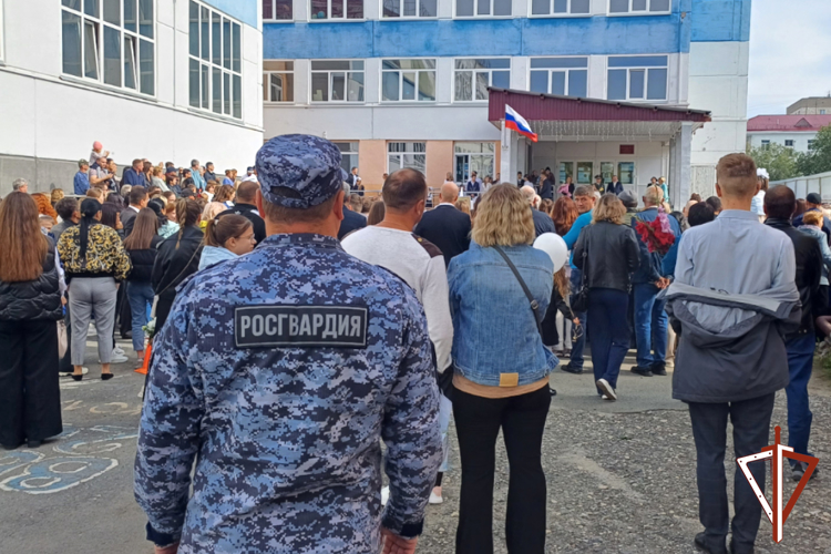 Росгвардейцы обеспечили безопасность Дня знаний в Зауралье