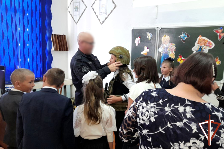 Росгвардия проводит уроки мужества «Вместе против террора» в образовательных учреждениях Зауралья