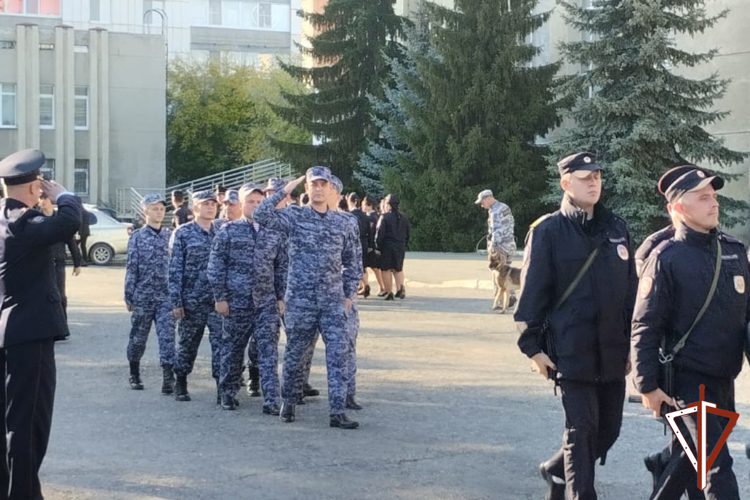 Гарнизонный развод Росгвардии и полиции состоялся в Шадринске