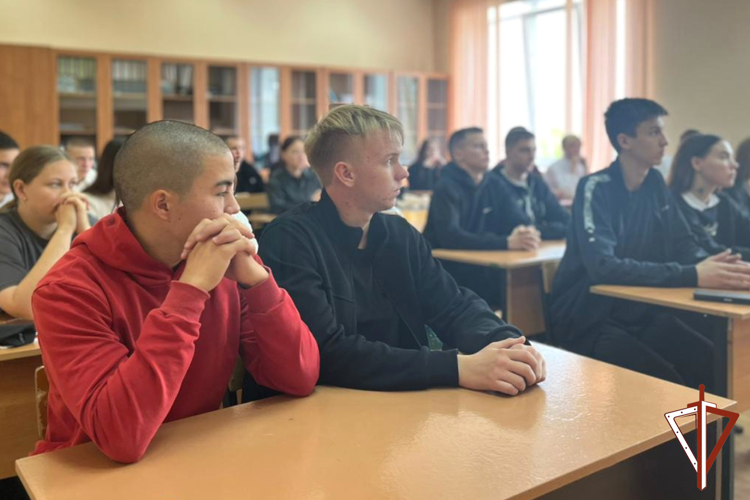 Росгвардия проводит уроки мужества «Вместе против террора» в образовательных учреждениях Зауралья