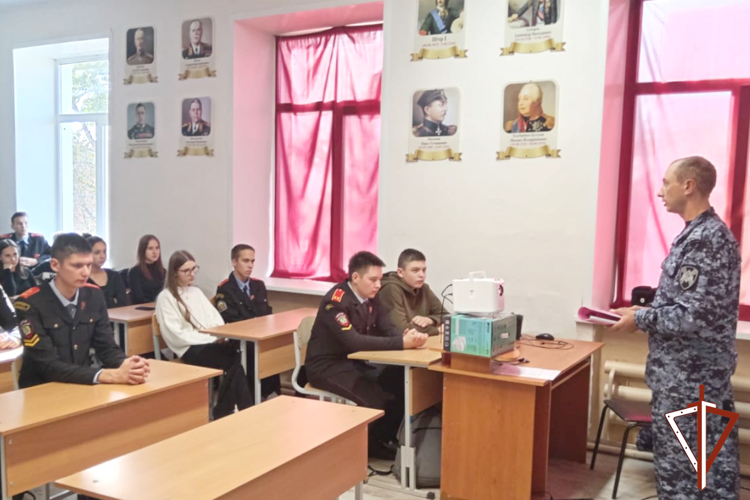 Патриотические мероприятия для подшефных школьников провели росгвардейцы в Зауралье