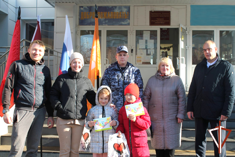 Патриотические мероприятия для подшефных школьников провели росгвардейцы в Зауралье