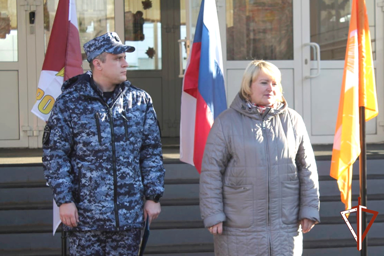 Патриотические мероприятия для подшефных школьников провели росгвардейцы в Зауралье
