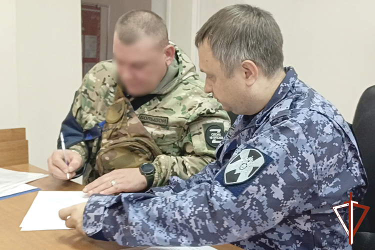 В Зауралье Росгвардия передала первую партию гражданского оружия для нужд СВО (видео)