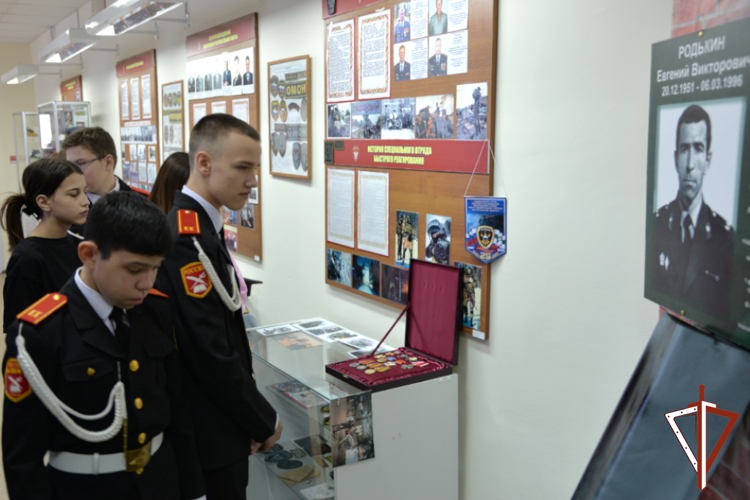 Мероприятия ко Дню памяти погибших правоохранителей провели росгвардейцы в Кургане