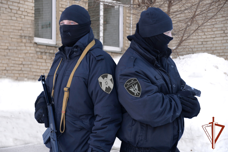 При участии СОБР Росгвардии в Кургане изъято более 40 свертков  с наркотиками