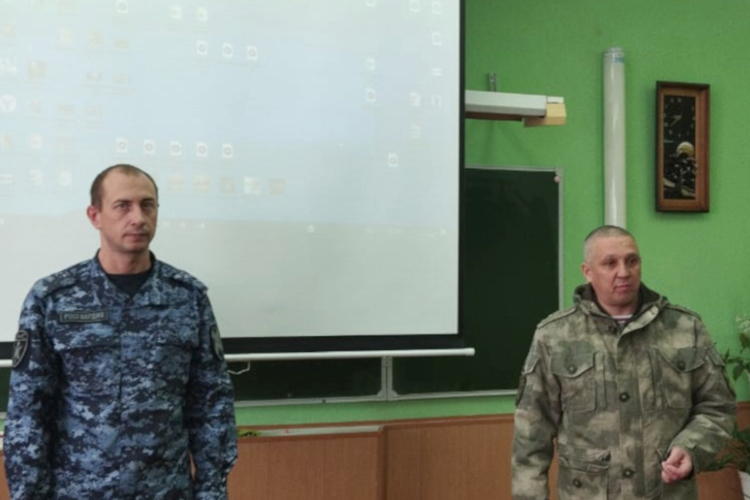 Офицеры Росгвардии знакомят курганских школьников с военными вузами ведомства