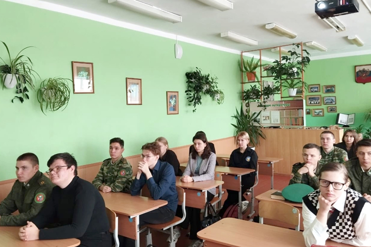 Офицеры Росгвардии знакомят курганских школьников с военными вузами ведомства