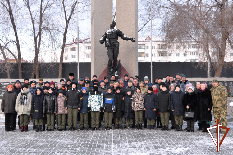 Росгвардейцы и подшефные кадеты почтили память павших на Северном Кавказе зауральцев