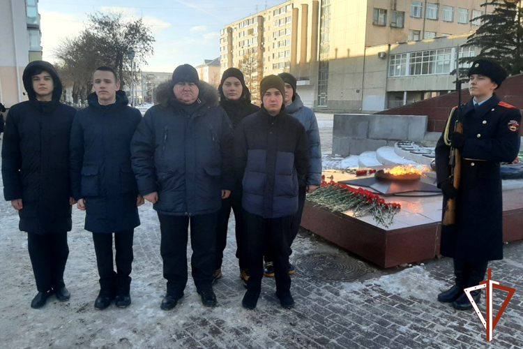 В День неизвестного солдата Росгвардия и подшефные школьники присоединились к памятным мероприятиям в Зауралье