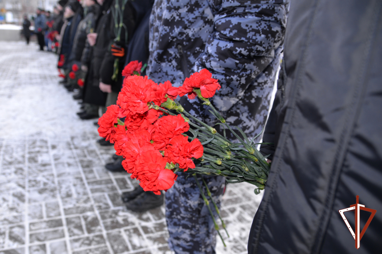 Росгвардейцы и подшефные кадеты почтили память павших на Северном Кавказе зауральцев