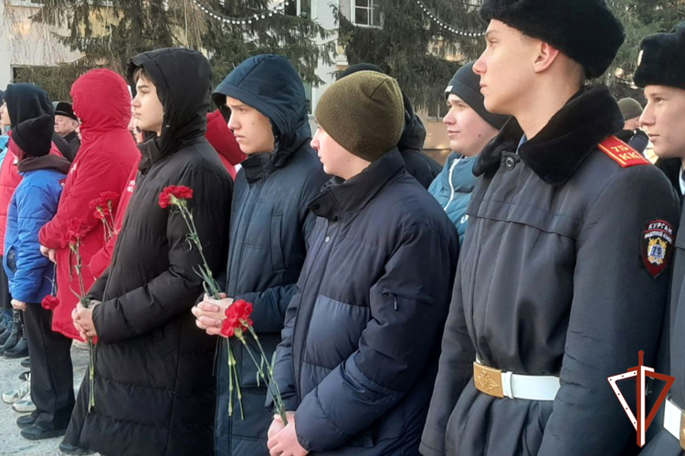 В День неизвестного солдата Росгвардия и подшефные школьники присоединились к памятным мероприятиям в Зауралье