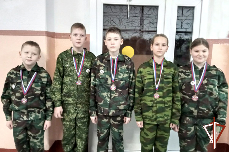 В День неизвестного солдата Росгвардия и подшефные школьники присоединились к памятным мероприятиям в Зауралье