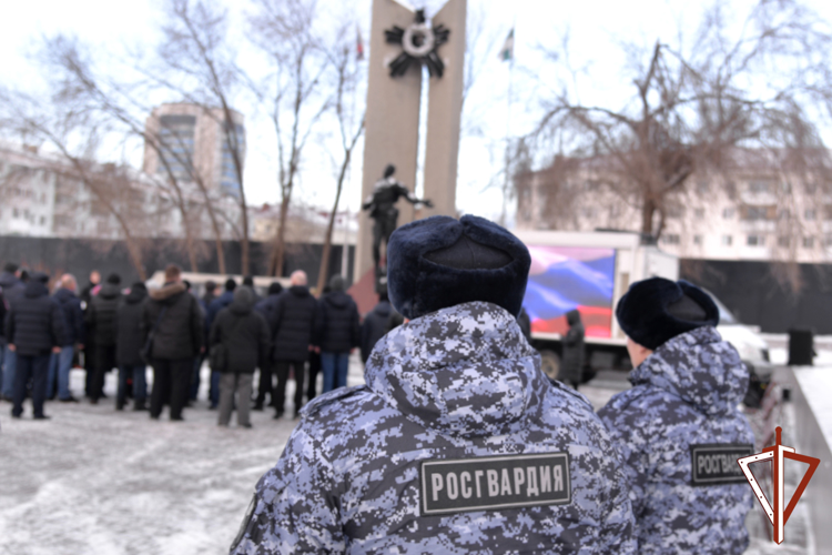 Росгвардейцы и подшефные кадеты почтили память павших на Северном Кавказе зауральцев