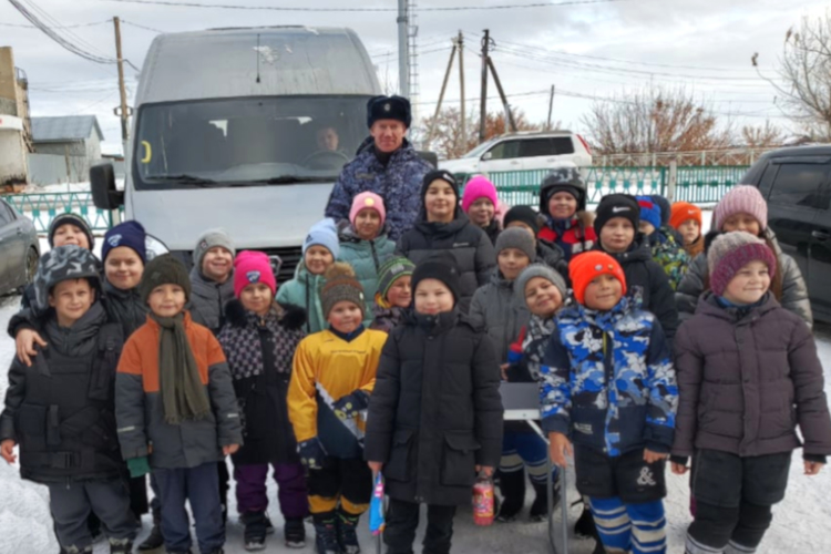 Патриотическую работу с молодежью продолжают росгвардейцы в Зауралье (видео)