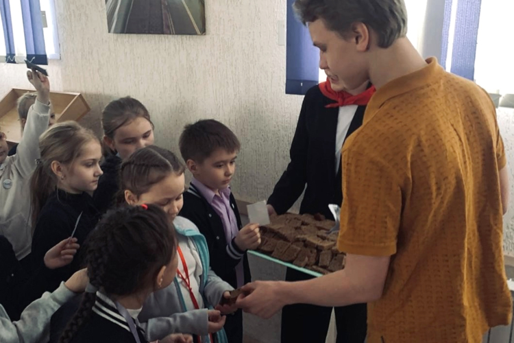 Росгвардия и подшефные курганские школьники приняли участие в патриотических мероприятиях к Дню воинской славы