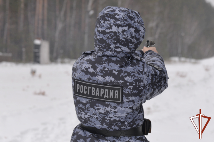 Нормативы по огневой подготовке выполнили росгвардейцы в Зауралье