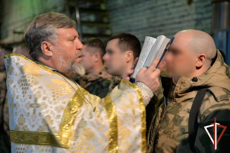 В Кургане росгвардейцев благословили на ратную службу 