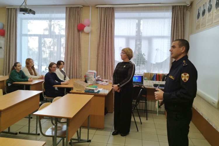 Росгвардейцы продолжают патриотические встречи с зауральской молодежью ко Дню защитника Отечества 