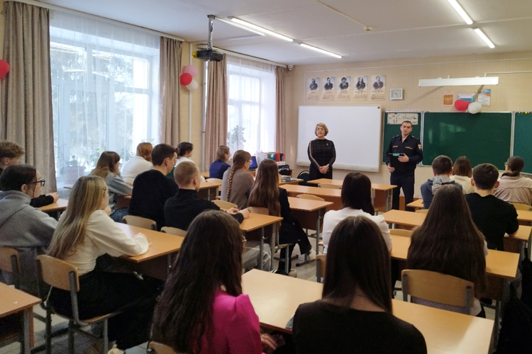 Росгвардейцы продолжают патриотические встречи с зауральской молодежью ко Дню защитника Отечества 