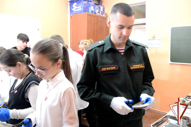 Росгвардейцы поблагодарили курганских школьников за поддержку участников СВО