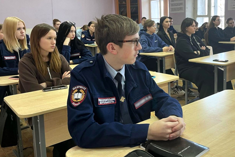 Росгвардейцы продолжают патриотические встречи с зауральской молодежью ко Дню защитника Отечества 