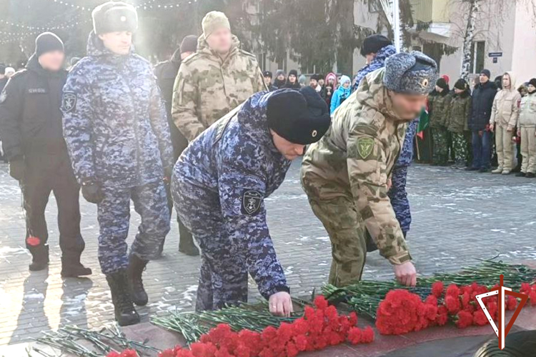 Память защитников Отечества почтили представители Росгвардии из Зауралья 