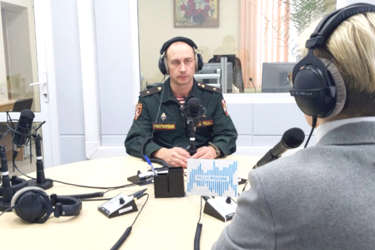Зауральским радиослушателям в прямом эфире рассказали о преимуществах службы в Росгвардии (аудио)