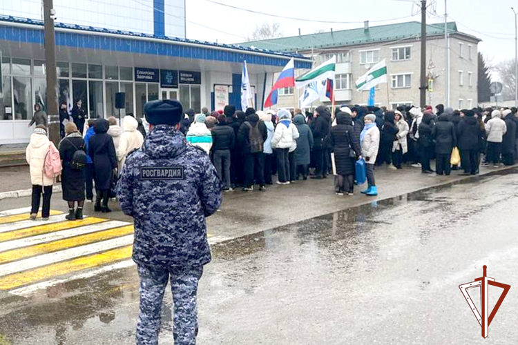 Росгвардейцы обеспечили безопасность публичных мероприятий и матча ВХЛ в Зауралье