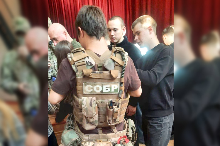 Сотрудники спецподразделений Росгвардии рассказали о своей службе  курганской молодежи