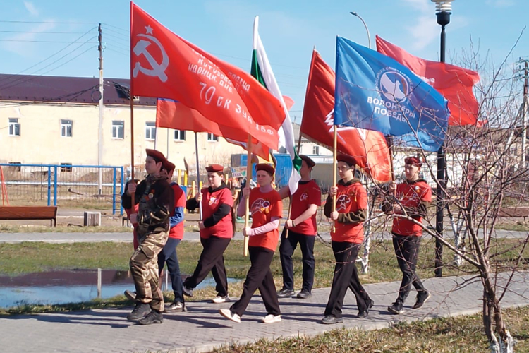 Росгвардейцы в Зауралье развернули 80-метровую Георгиевскую ленту в честь юбилея Великой Победы