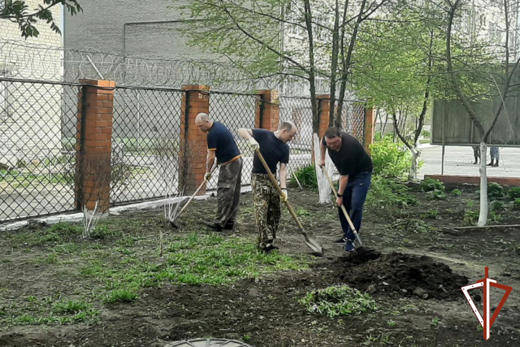 В Курганской области росгвардейцы присоединились к экологическому субботнику 