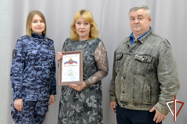 Представители Росгвардии поздравили курганских библиотекарей с профессиональным праздником